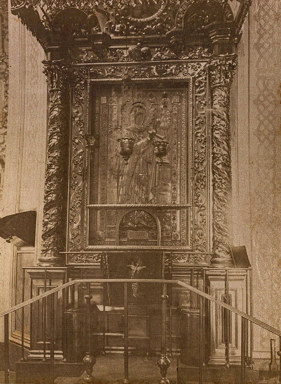 Икона «Богоматерь Боголюбская» в Боголюбском монастыре. 1900 г. Икона «Богоматерь Боголюбская» в Боголюбском монастыре. 1900 г.